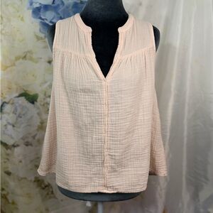 XiRENA Pale Blush Sleeveless Gauze V-Neck Top